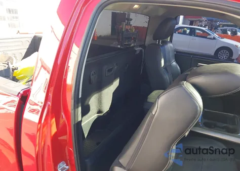 2017 Ram 1500 Sport 4X2 6'4 Box z USA, uszkodzony, nr VIN 3C6JR6CT6HG592537